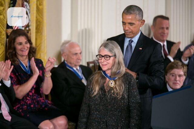 Barack Obama awards the Presidential Medal of Freedom to Hamilton in 2016
