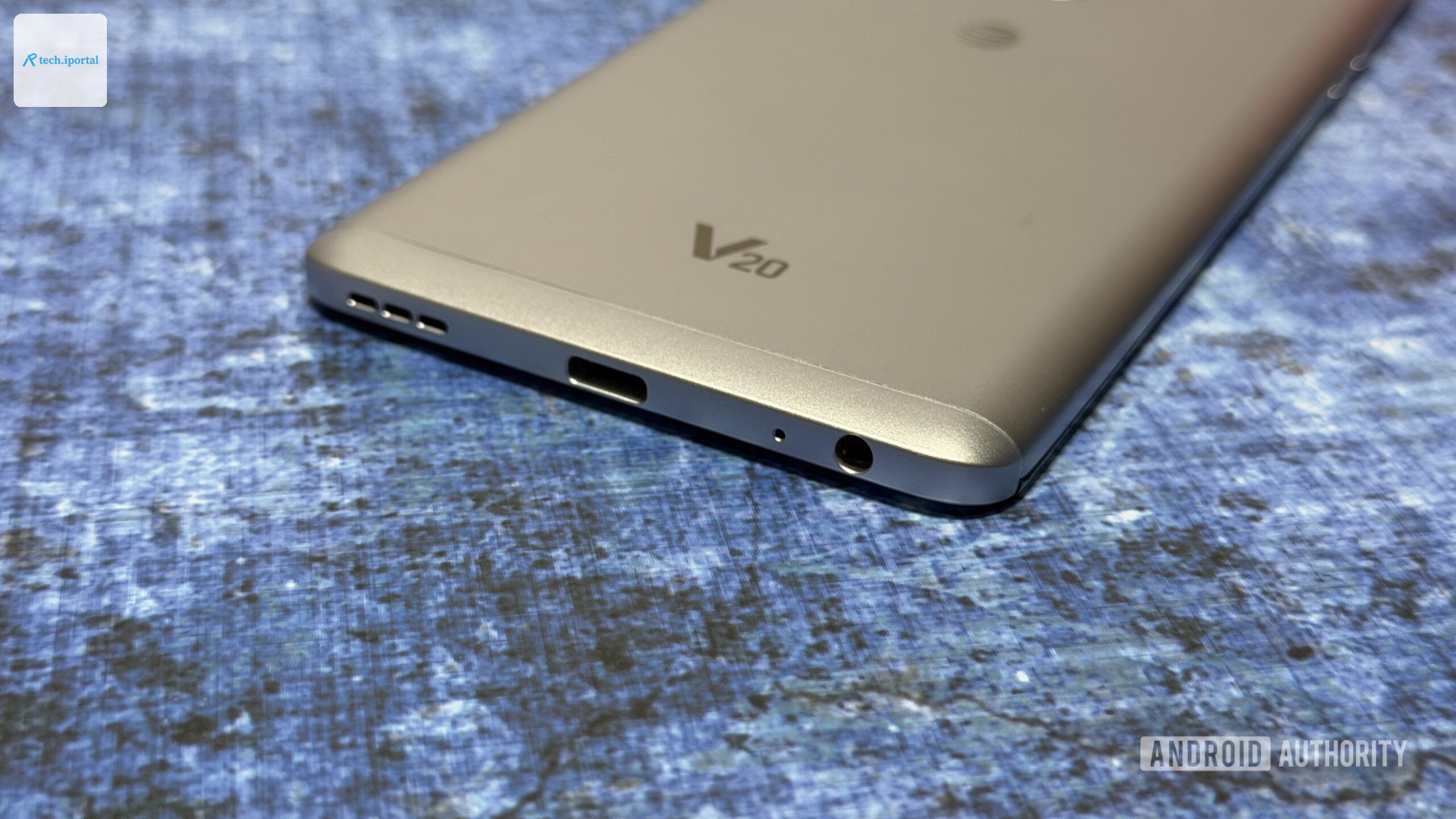 LG V20 headphone jack