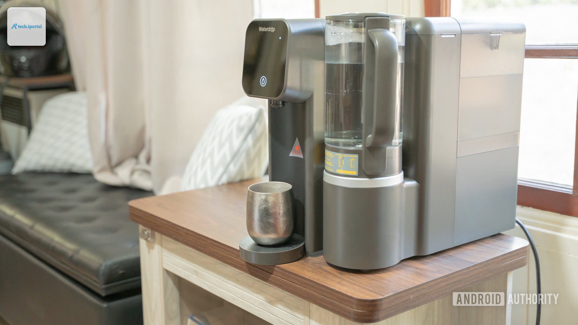 Waterdrop M6CG RO system dispensing water 1