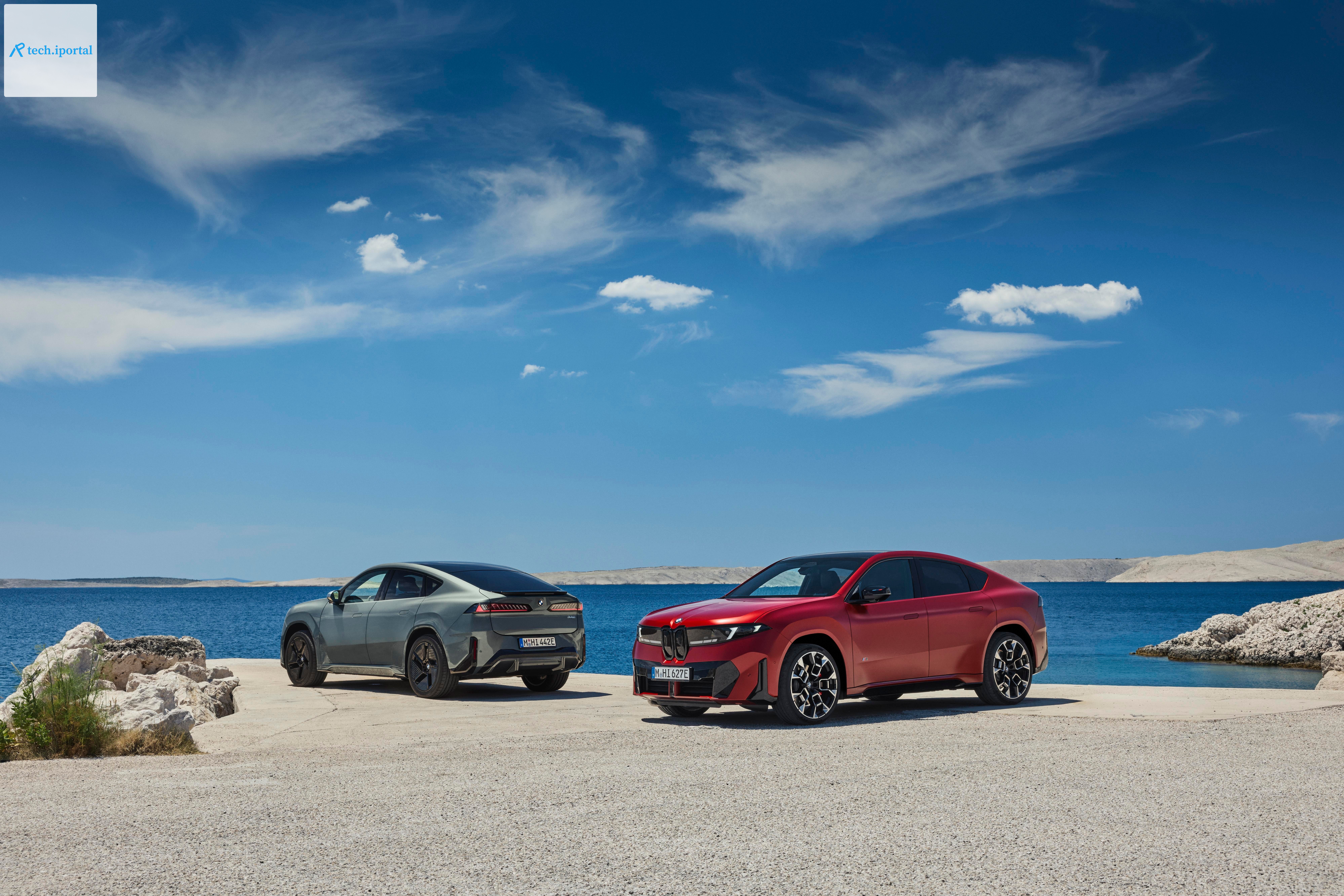 The BMW iX4 50 xDrive (left) and M60 xDrive (right).