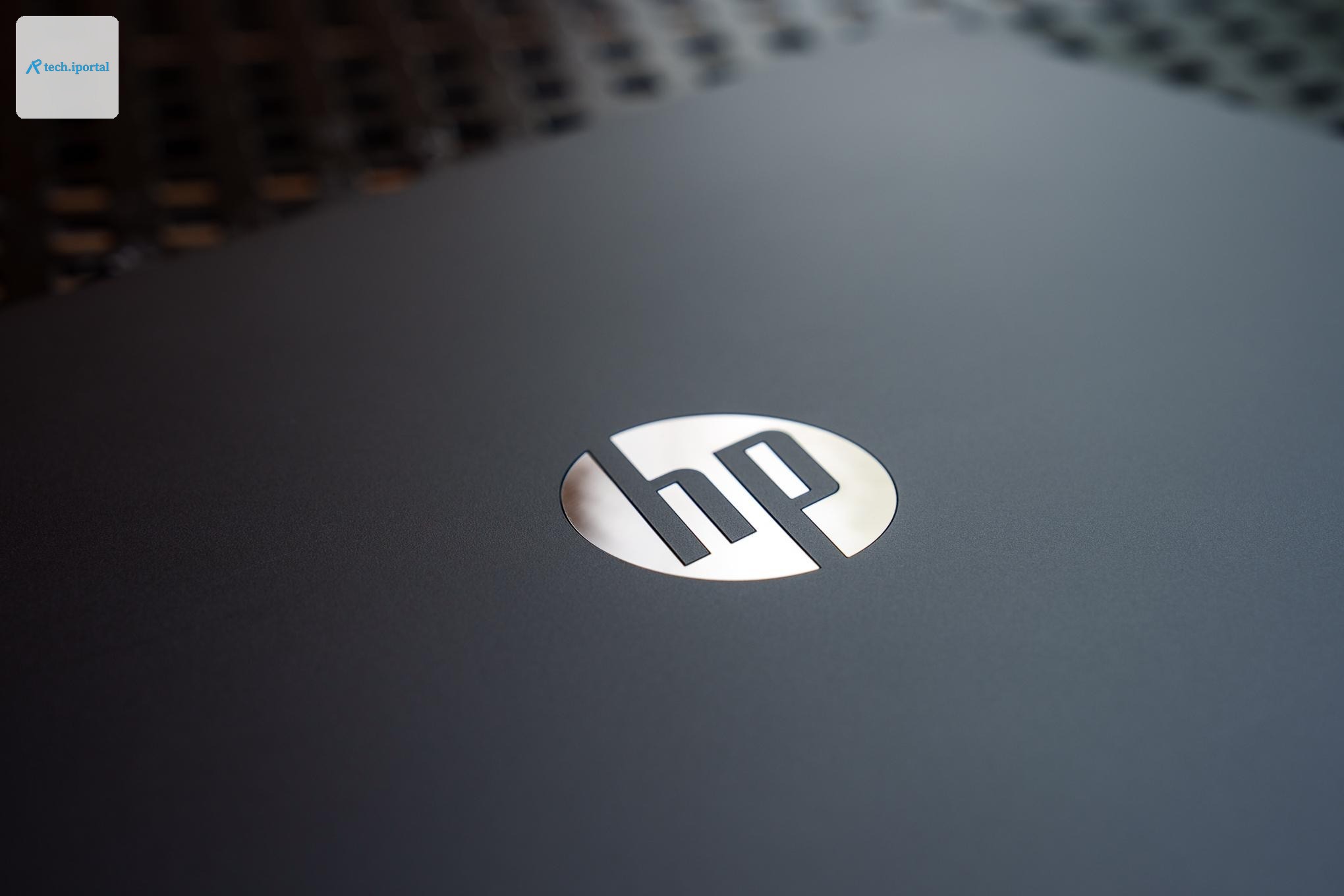<em>That’s a big and shiny HP roundel. The fancy enterprise notebooks get the cooler logo.</em>