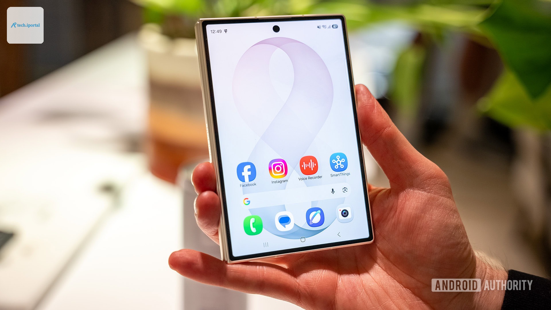 Galaxy Z Fold 8. in hand display on