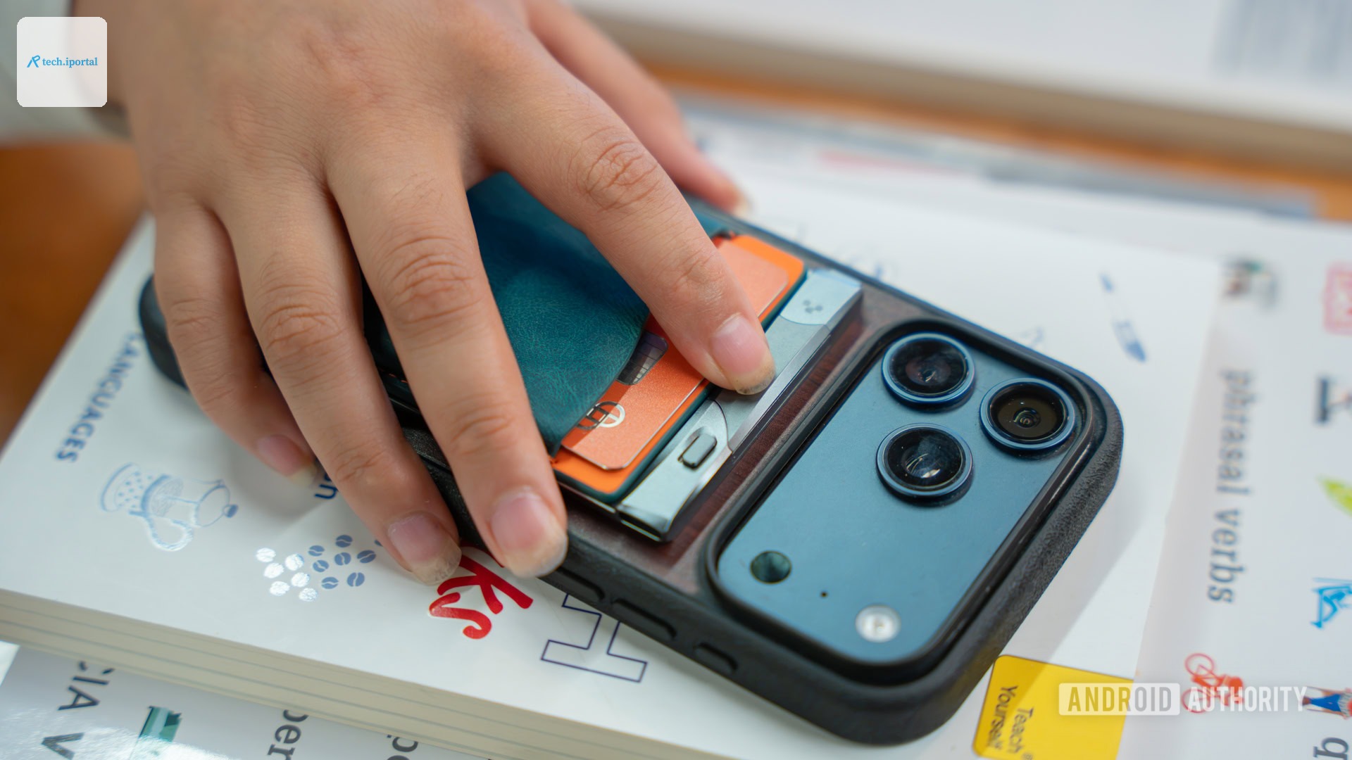 Soulog Sense and wallet on phone back 16