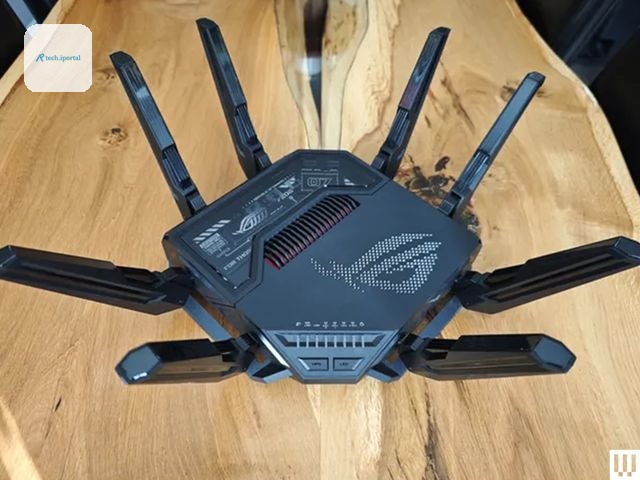 Square shaped black wifi router with 8 antennas sticking out along the sides