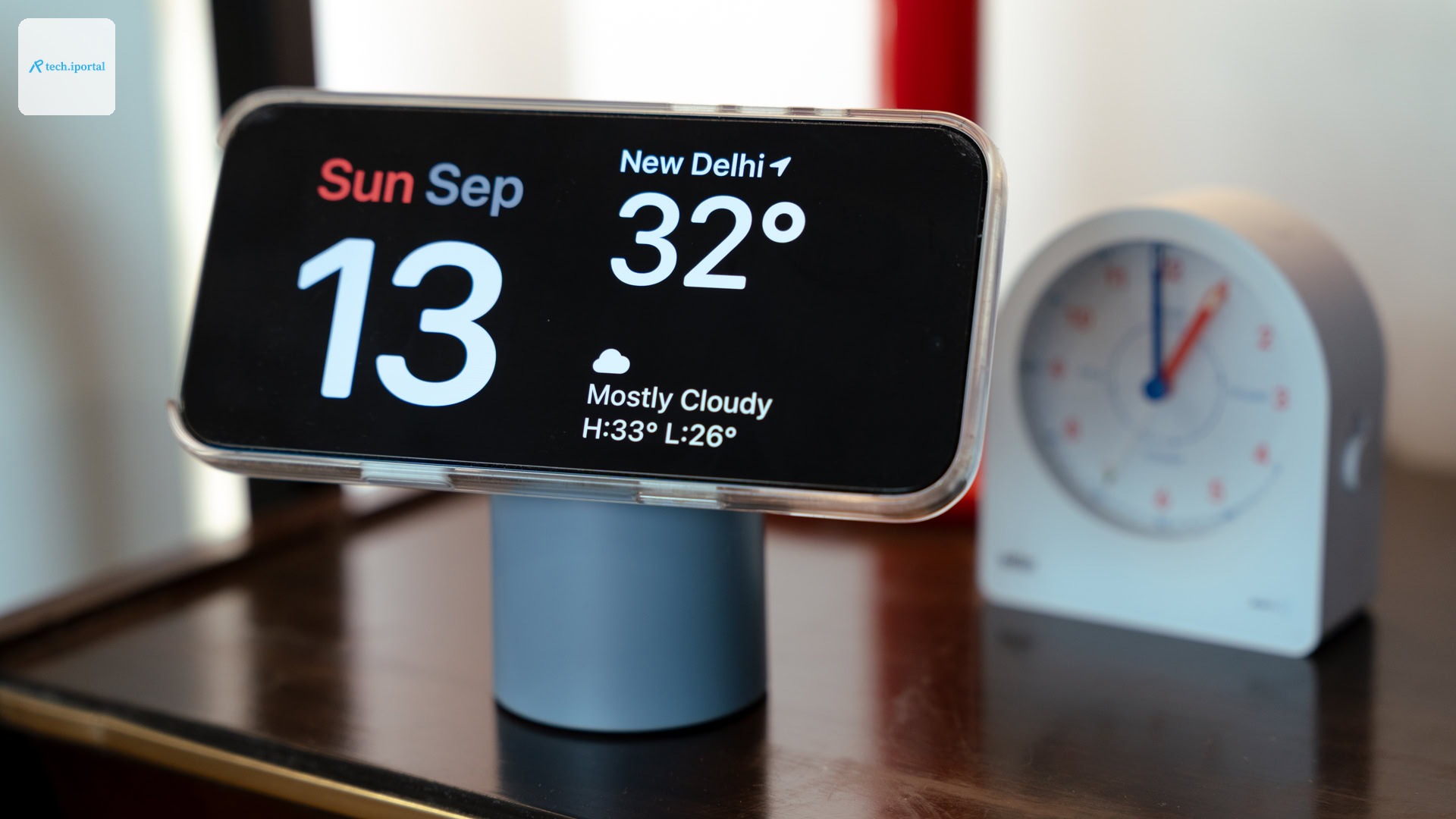 Daily Objects Node charging station qi2 wireless charging dock
