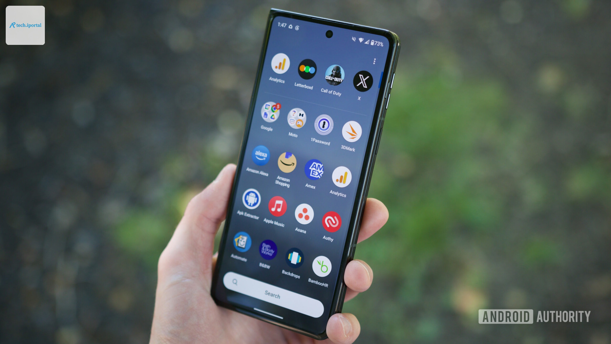 The app drawer on the Motorola Razr Fold cover screen.