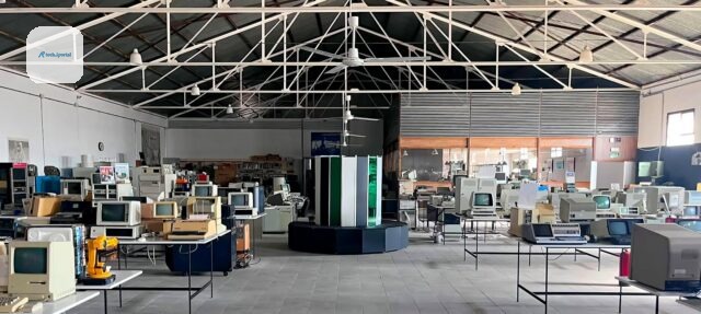 Cray-1_Replica_Bright_Room_PCs