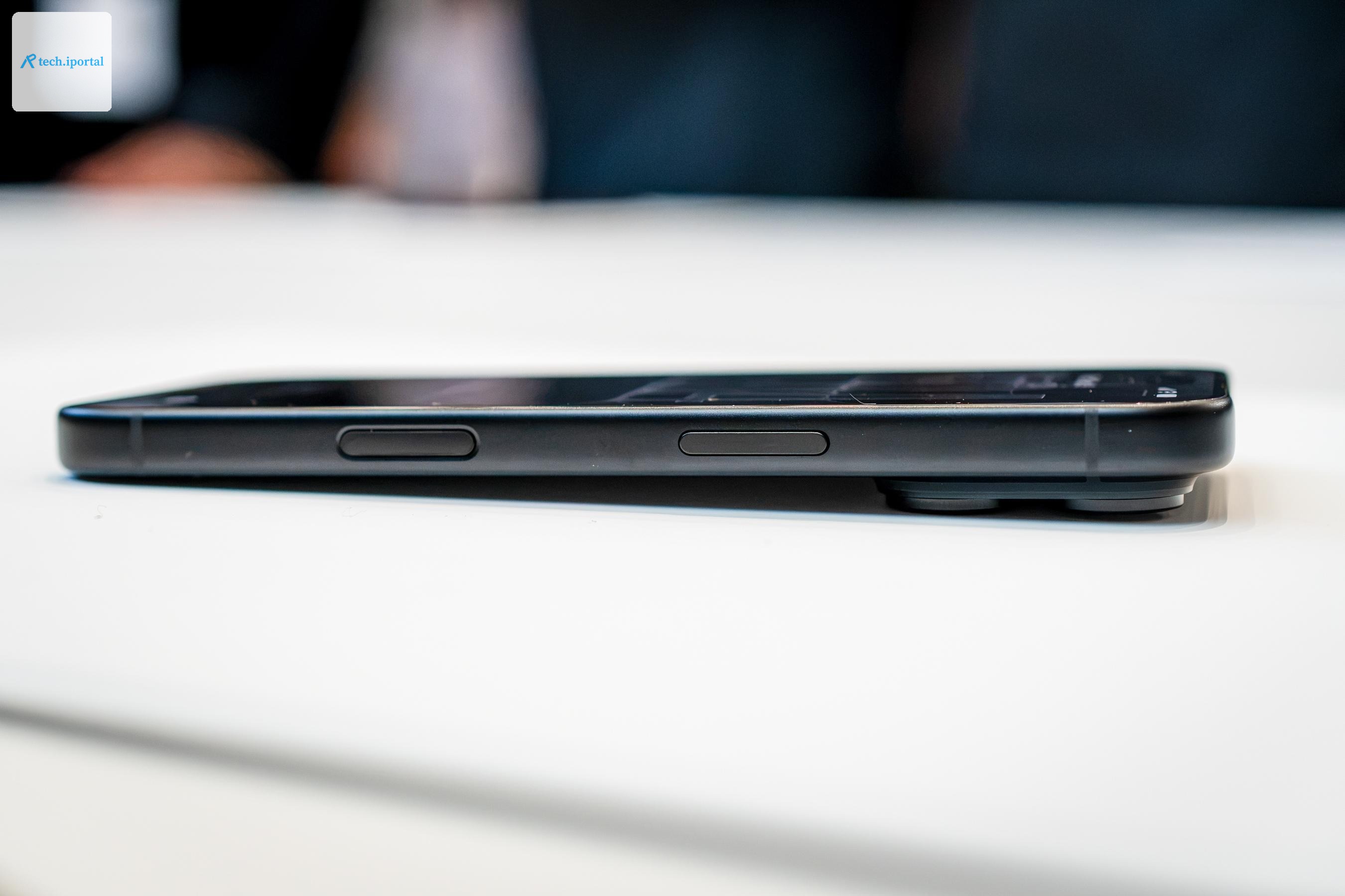 The iPhone 18 Pro in black from the side.
