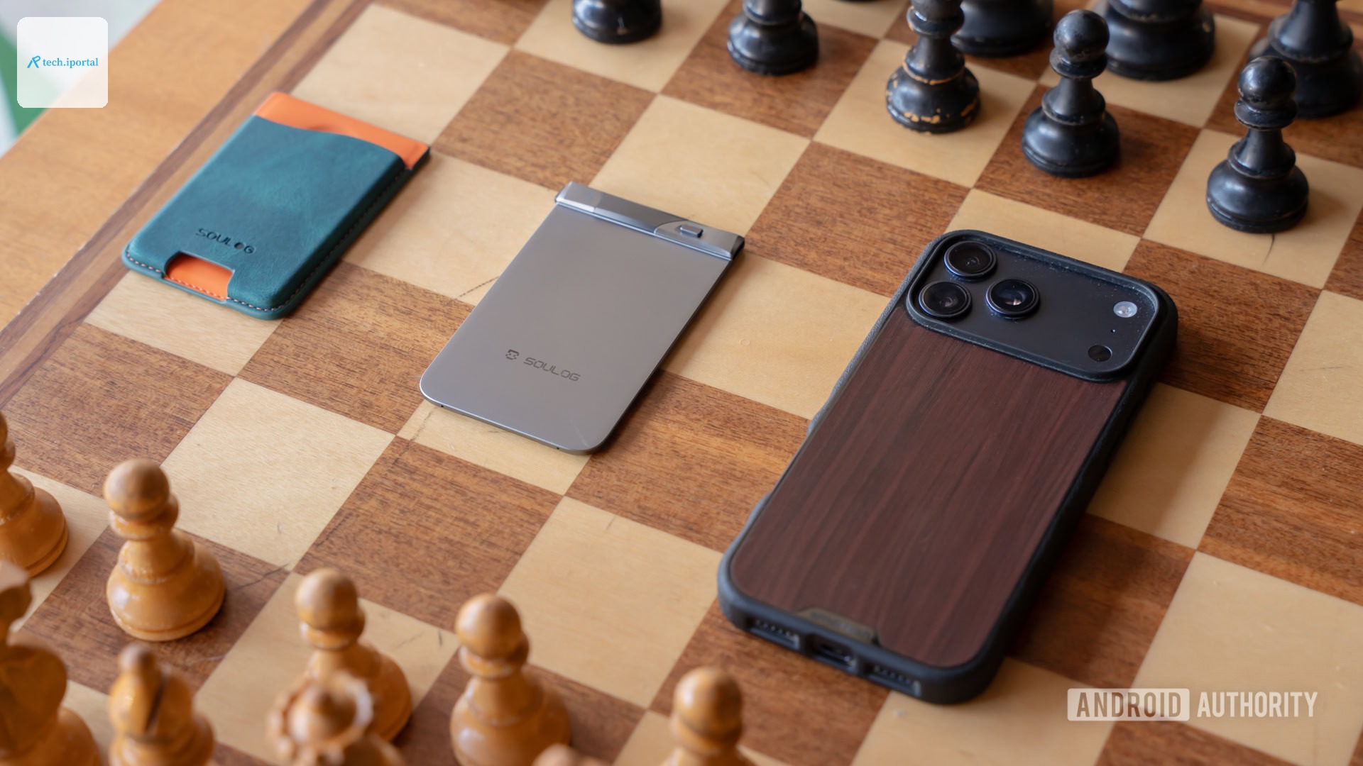 Soulog Sense, wallet, and phone separated 1