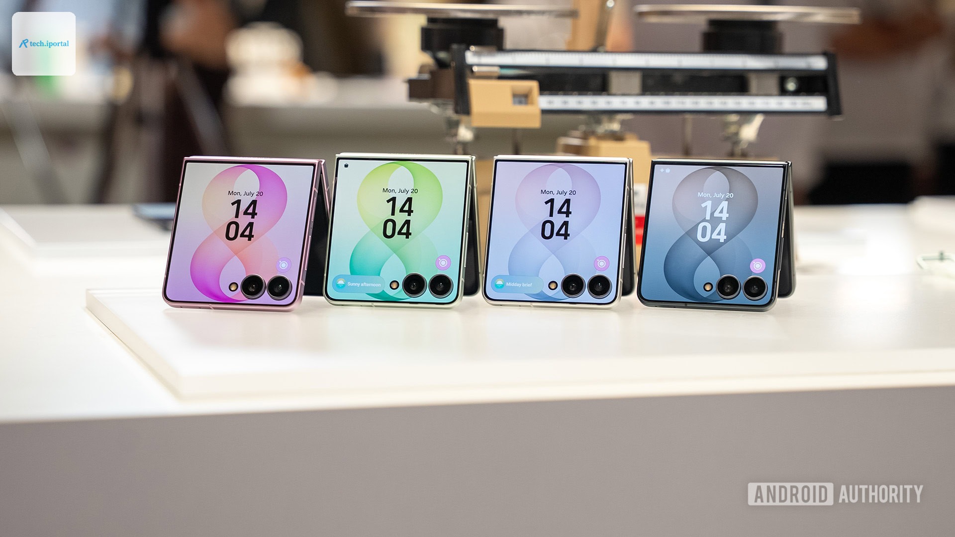 Galaxy Z Flip 8 all 4 colors on cover display