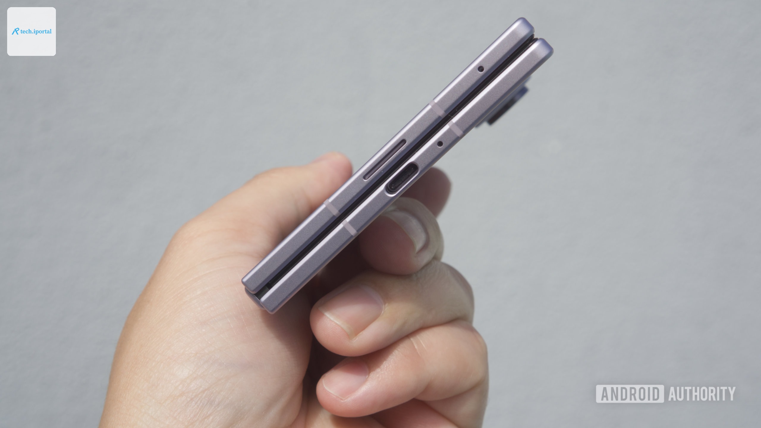 Samsung Galaxy Z Fold 8 bottom view