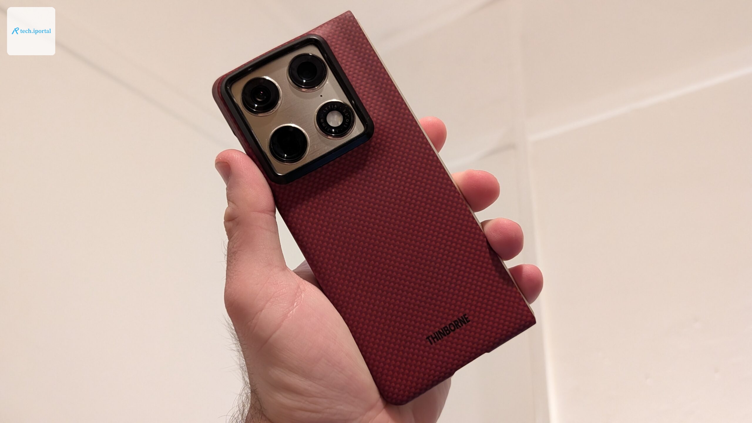 razr fold thinborne