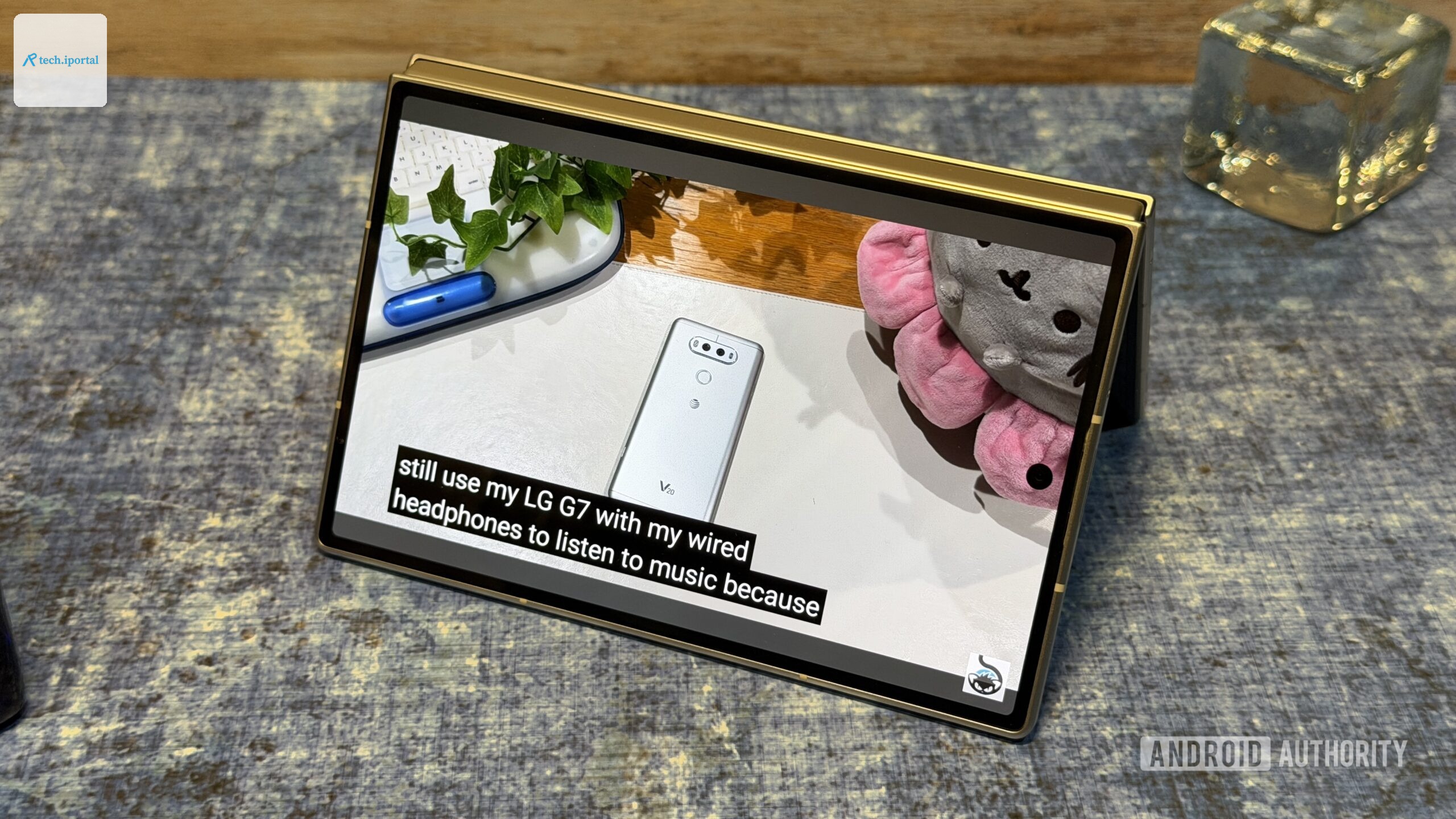Samsung Galaxy Z Fold 8 tent mode video