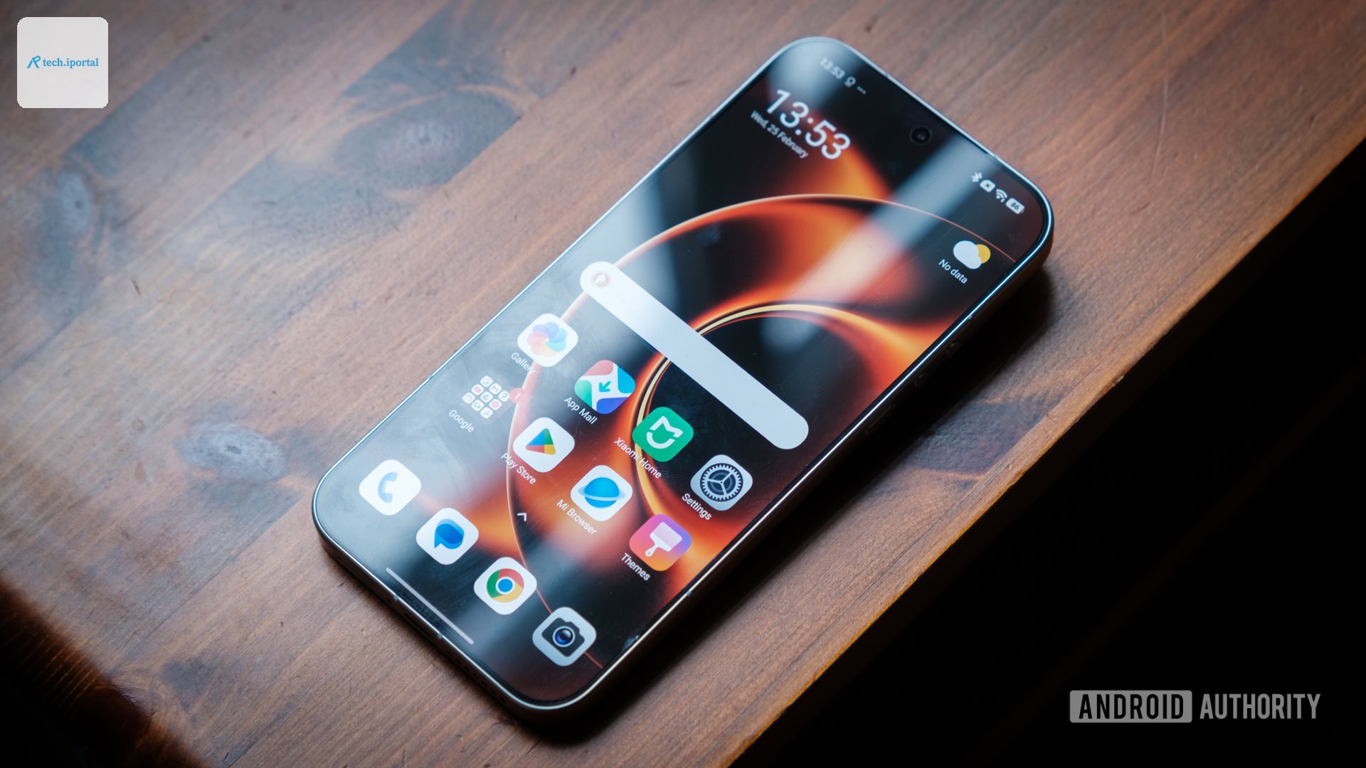 Xiaomi 17 Ultra homescreen on table