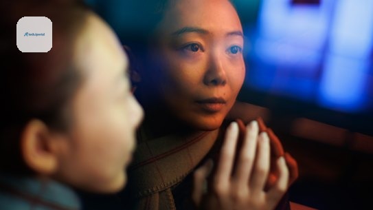Chouwa Liang had a romance with a chatbot, and filmed women who had similar relationships.