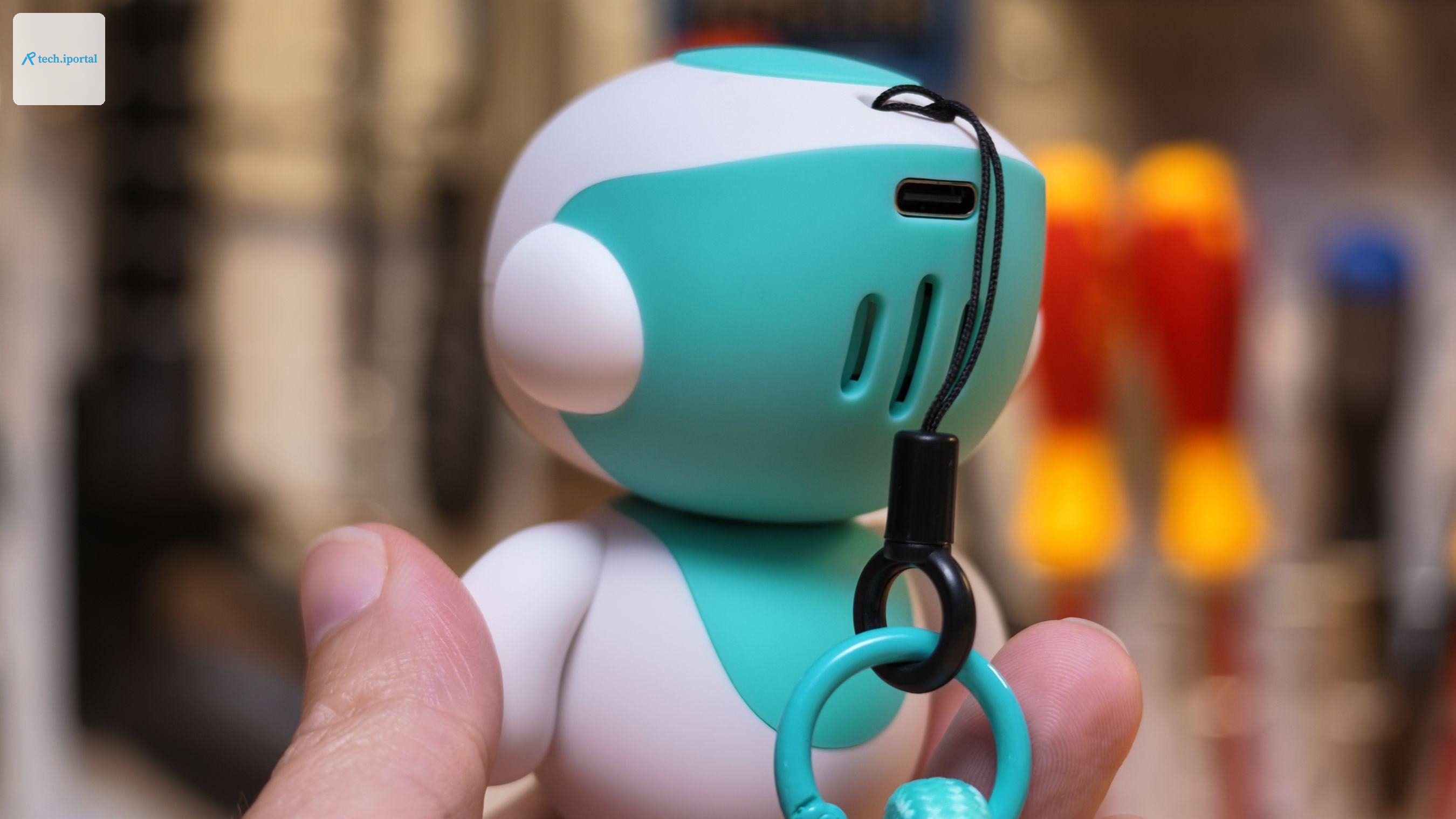 Eiliko charges over USB-C, of course.