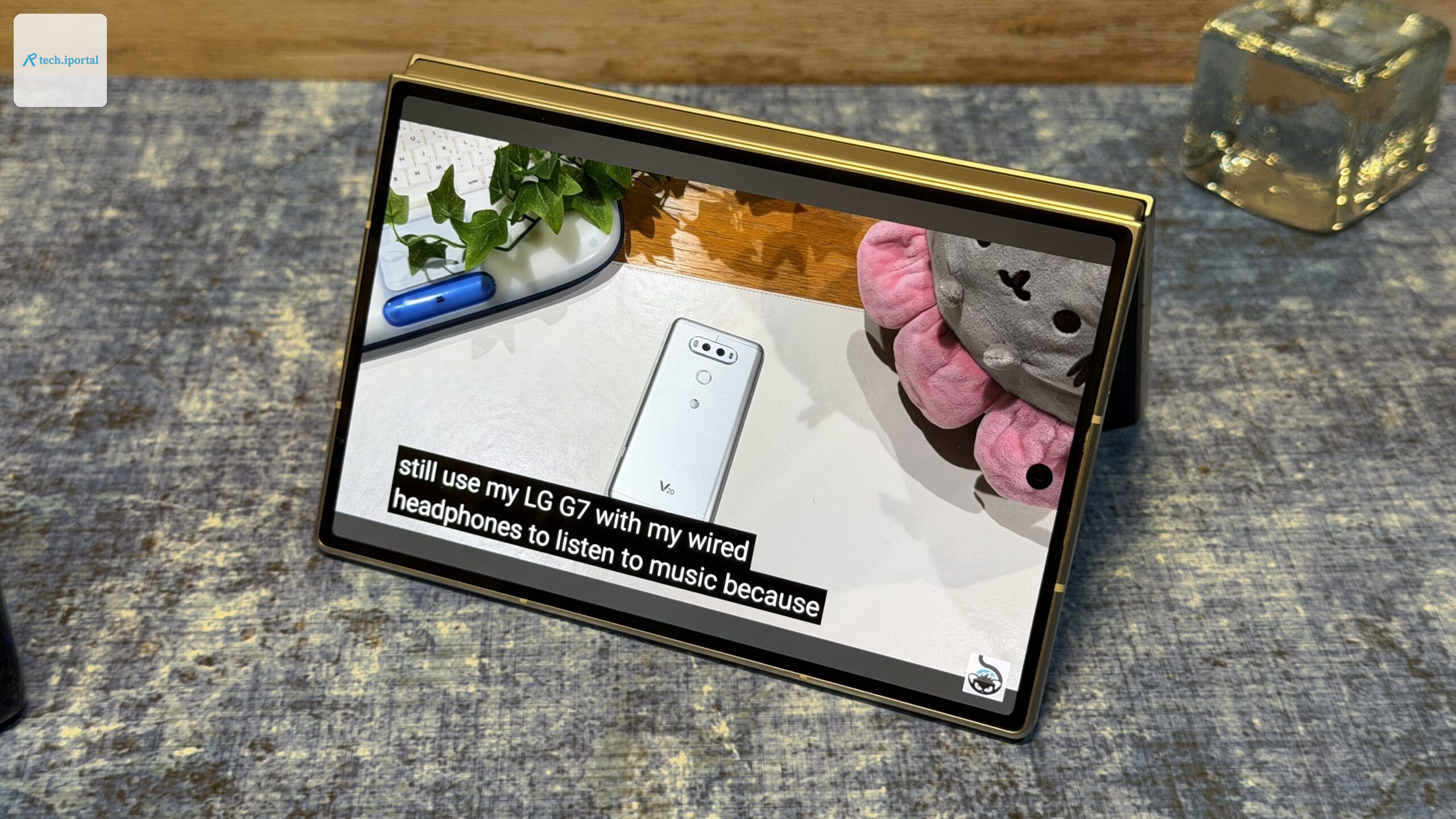 Samsung Galaxy Z Fold 8 tent mode video