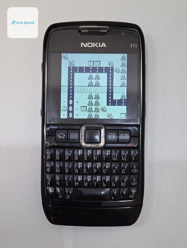 Wasm Wars running on a Nokia E71